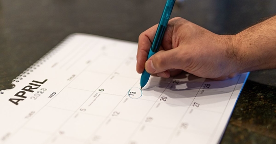 hand scheduling maintenance on calendar