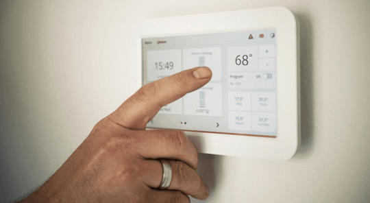 Finger adjusting thermostat